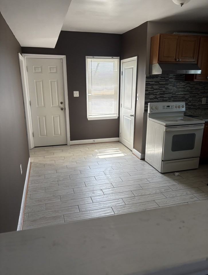 3601 Howard Park Ave #2 - Photo 5 of 10