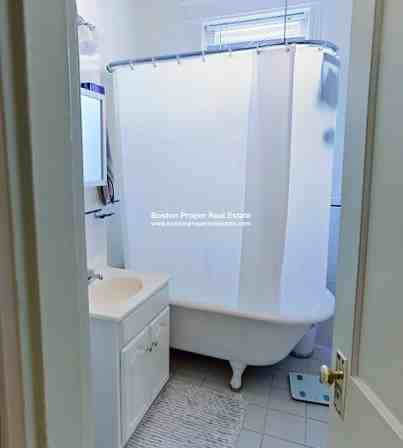 16 Queensberry St #24 - Photo 3 of 7