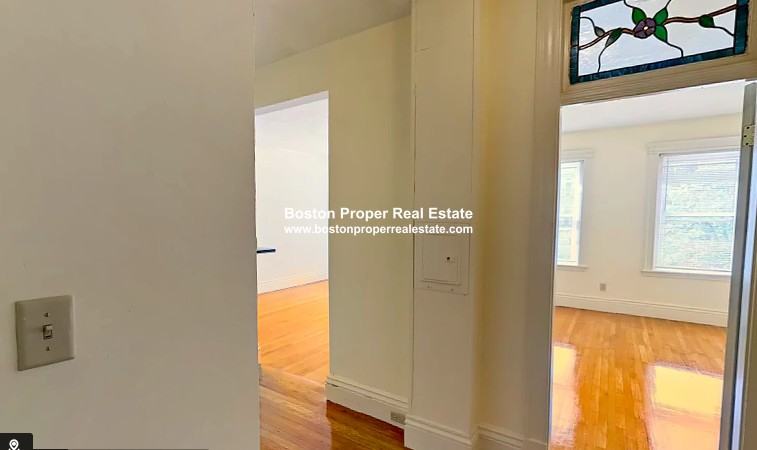 105 Queensberry St #10 - Photo 2 of 7