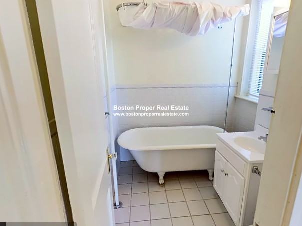 105 Queensberry St #10 - Photo 3 of 7