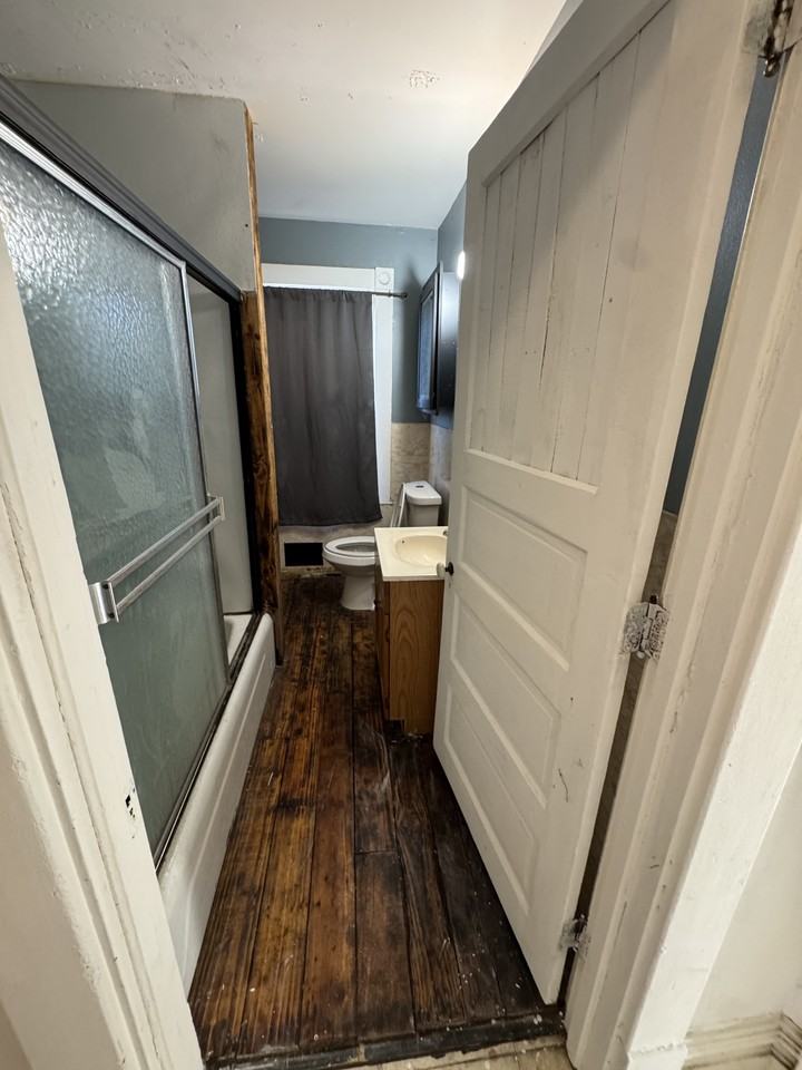 133 Park Way St #B - Photo 2 of 5