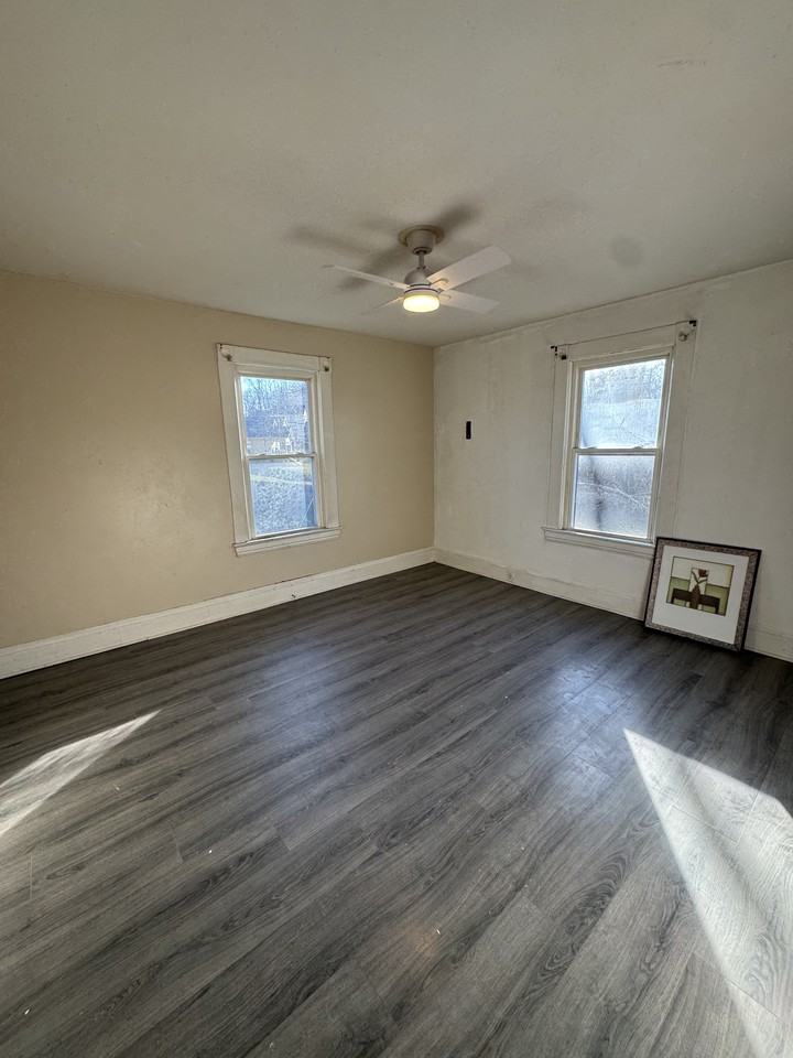 133 Park Way St #B - Photo 3 of 5