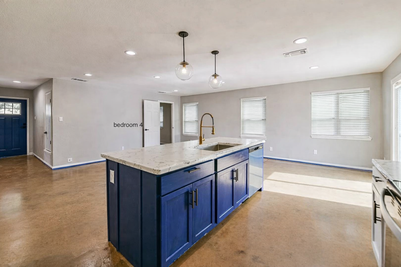 2006 Robert E Lee Drive #NA - Photo 2 of 11