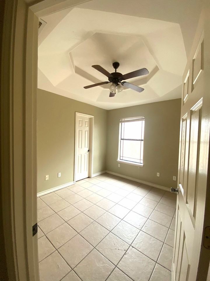 1202 W Kiwi Ave #3 - Photo 3 of 5