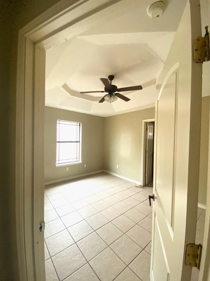 1202 W Kiwi Ave #3 - Photo 5 of 5