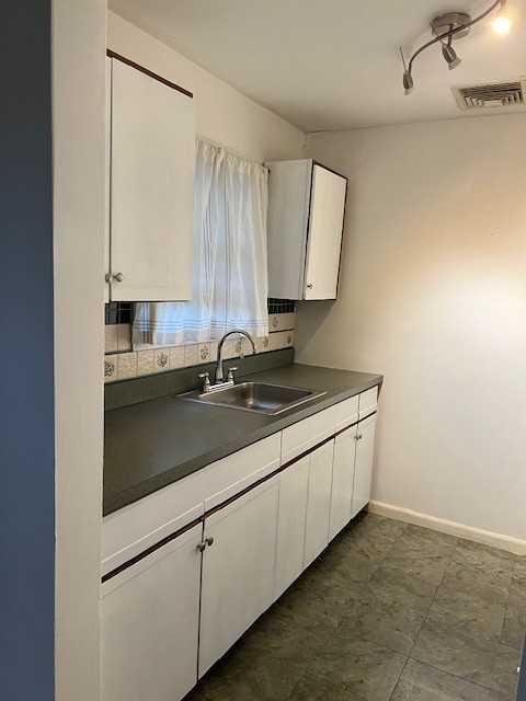 Stephens St #1stFL - Photo 4 of 13