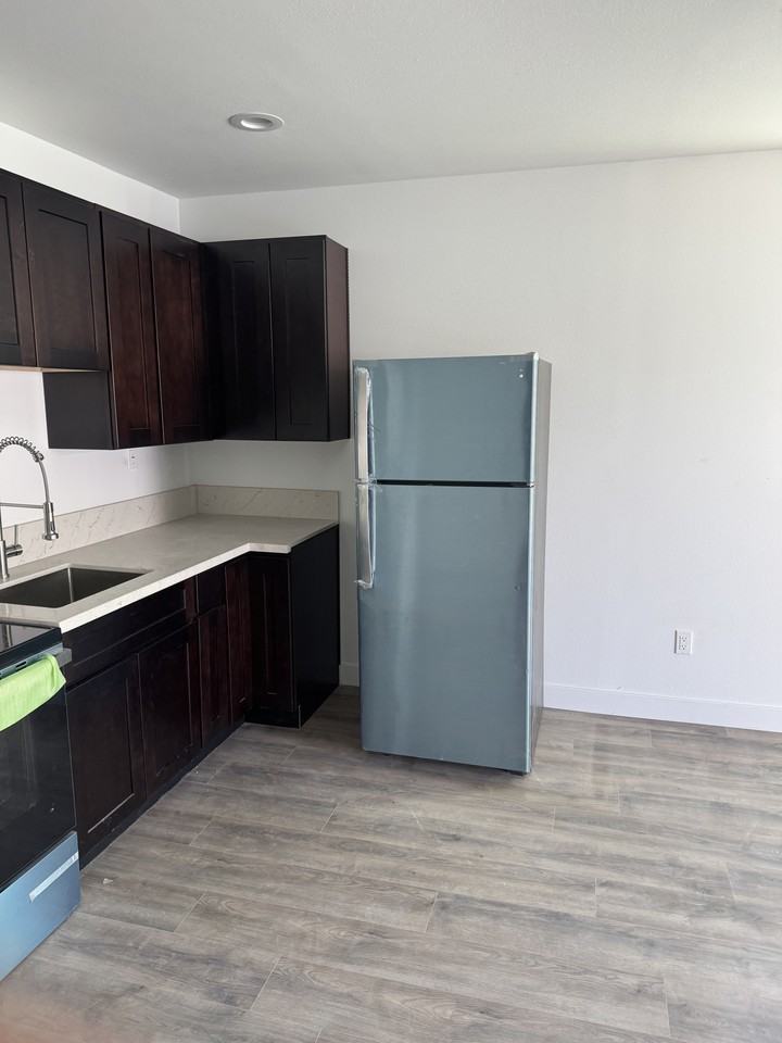 1487 Claremont Pl #NA - Photo 2 of 11