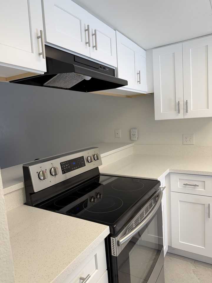 201 N 18th St #A - Photo 2 of 16