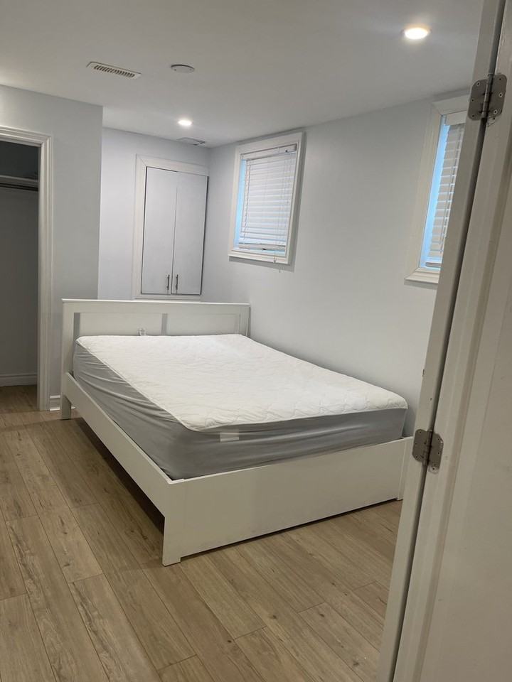 1263 Mohawk Rd W - Photo 2 of 13