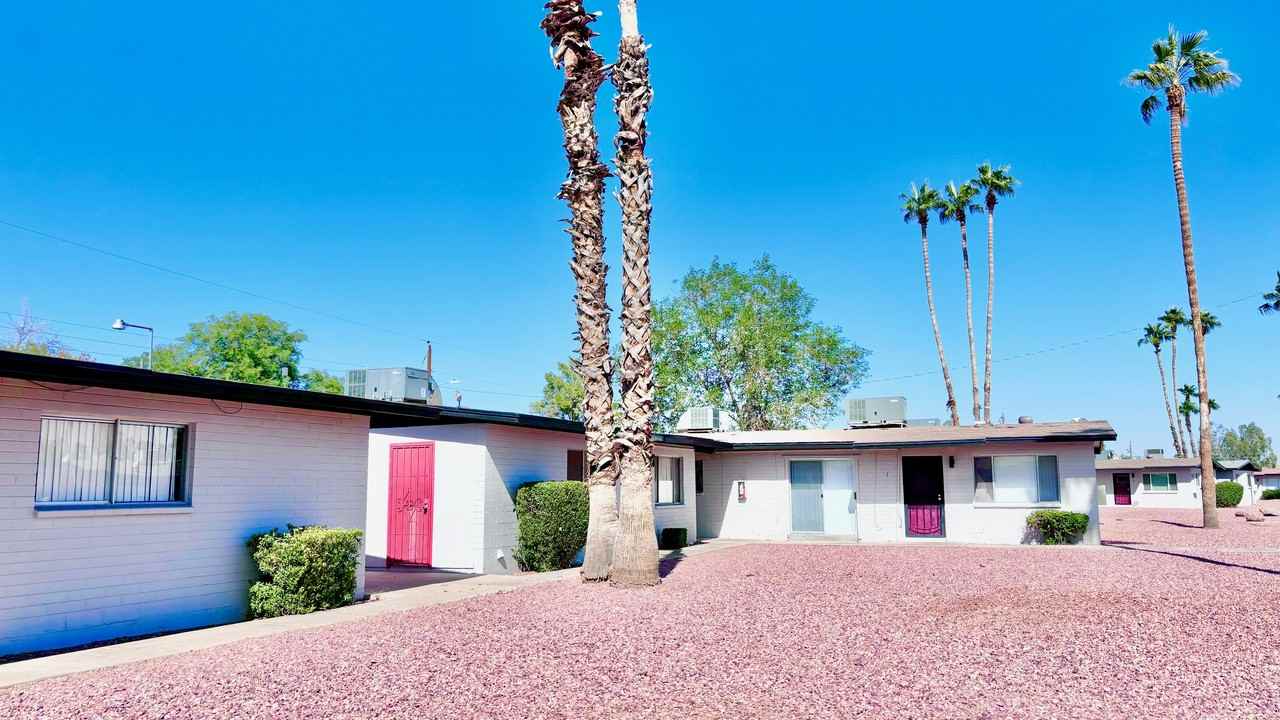 7012 N 76th Ave #1 - Photo 4 of 32