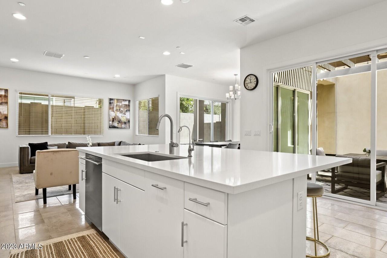 6888 E Lyra Dr - Photo 4 of 39