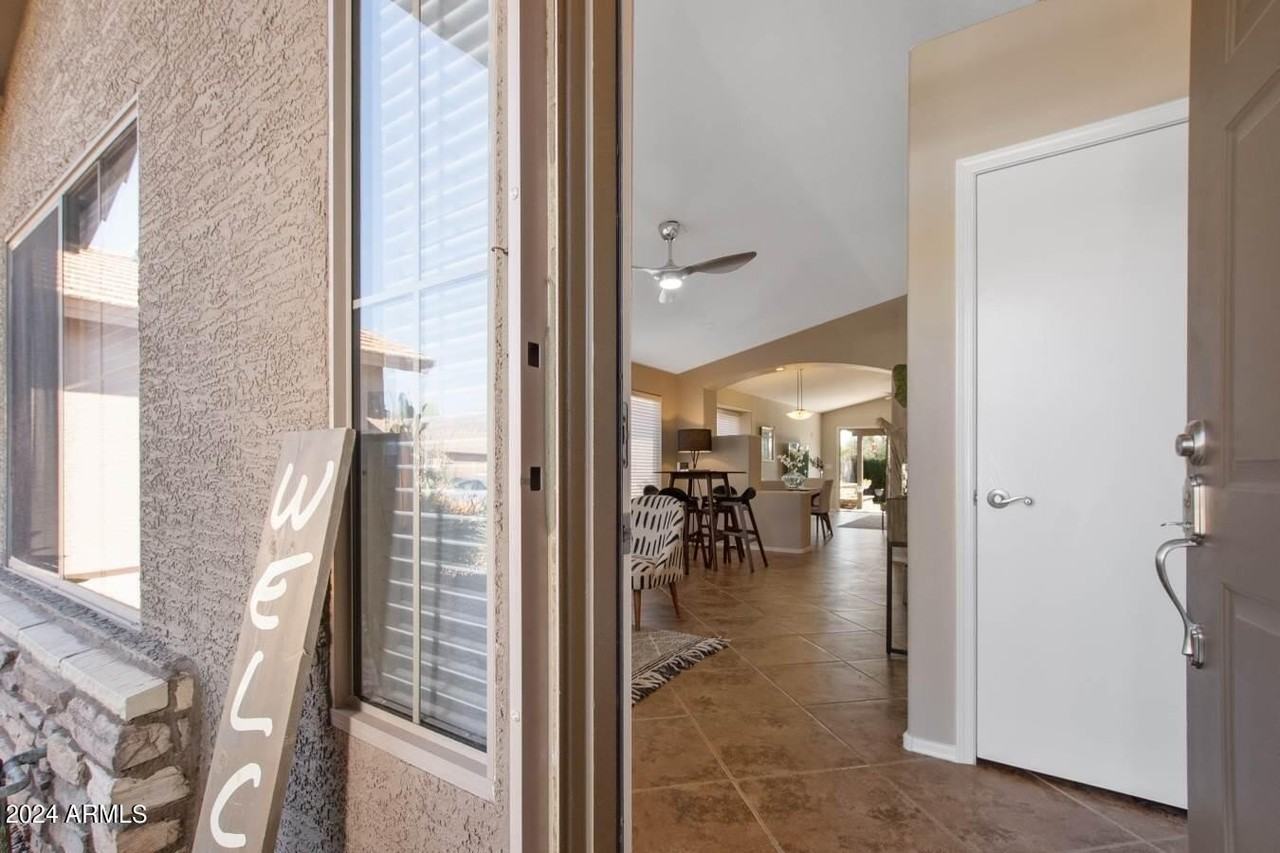 6494 S Foothills Dr - Photo 3 of 41