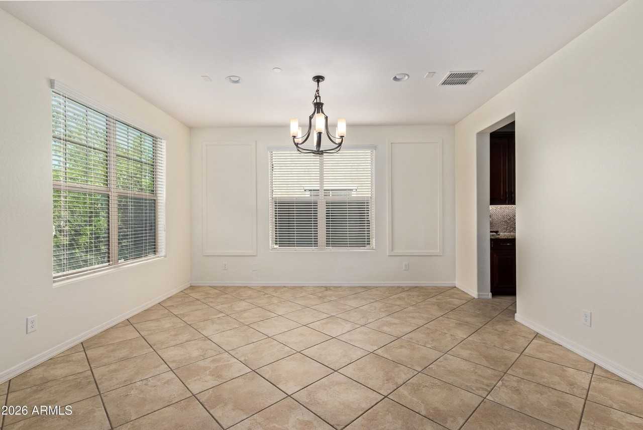 9372 W Louise Dr - Photo 2 of 29