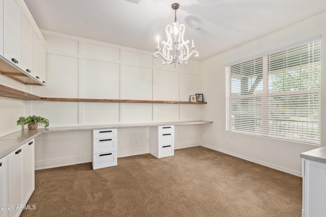 9372 W Louise Dr - Photo 3 of 29