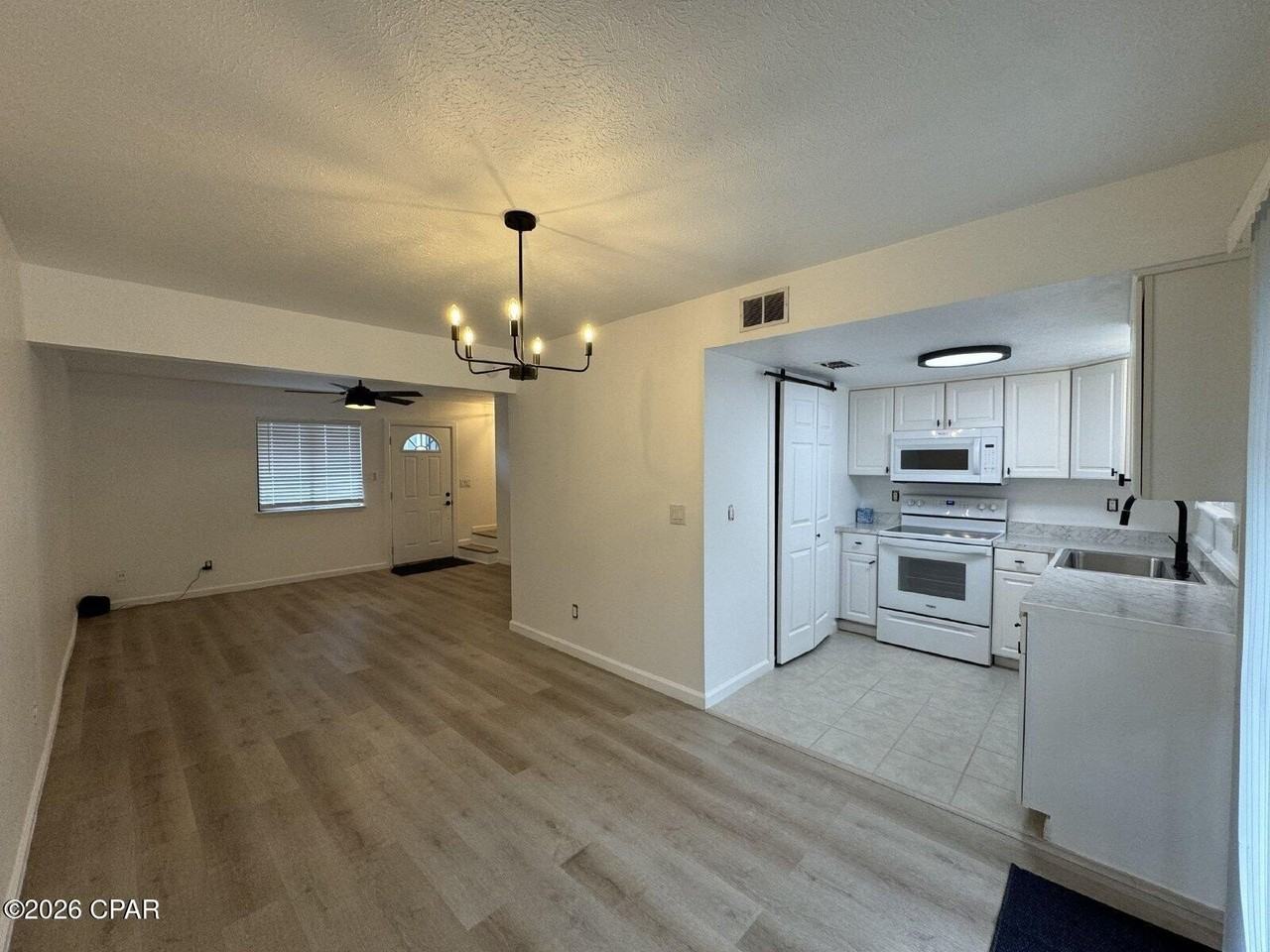 3903 Molina Rd - Photo 4 of 16