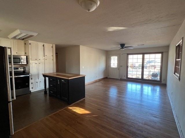 4647 Fairview Dr - Photo 3 of 11