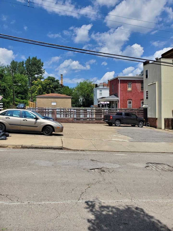 1600 Falck Ave #12 - Photo 4 of 11