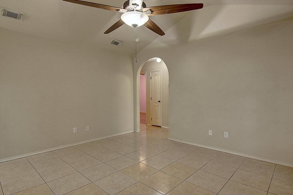 2910 Santa Ana St - Photo 4 of 36