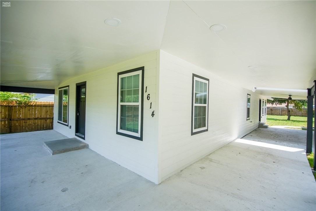 1614 Clare Dr - Photo 3 of 36