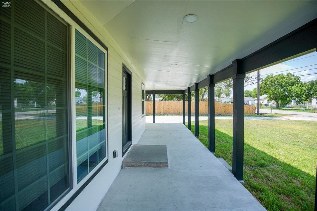 1614 Clare Dr - Photo 4 of 36