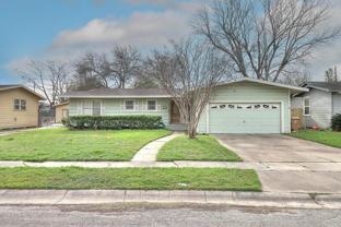 913 Delaine Dr - Photo 1 of 1