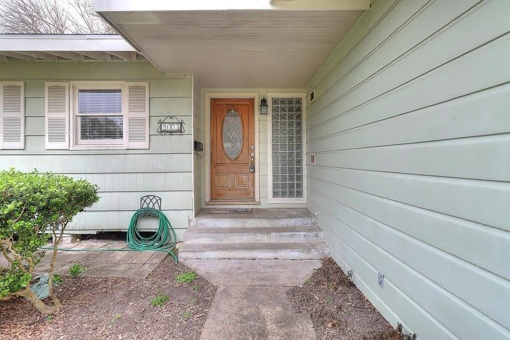 913 Delaine Dr - Photo 2 of 39