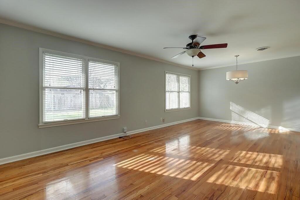 913 Delaine Dr - Photo 4 of 39