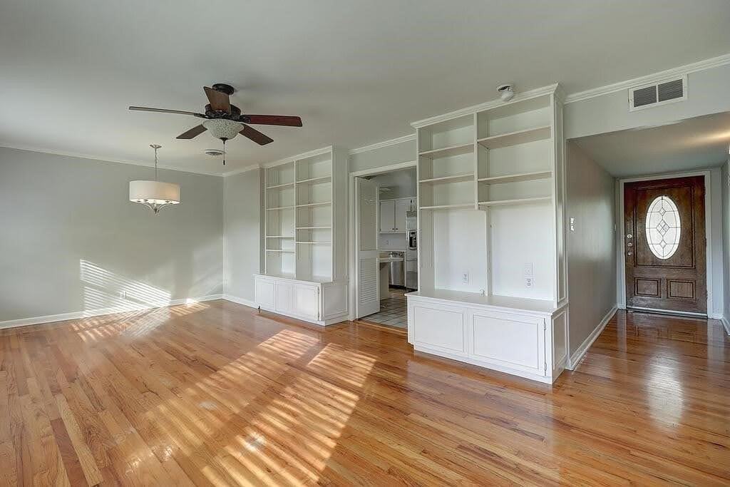 913 Delaine Dr - Photo 5 of 39