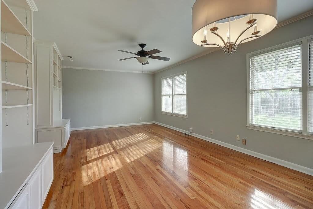 913 Delaine Dr - Photo 7 of 39