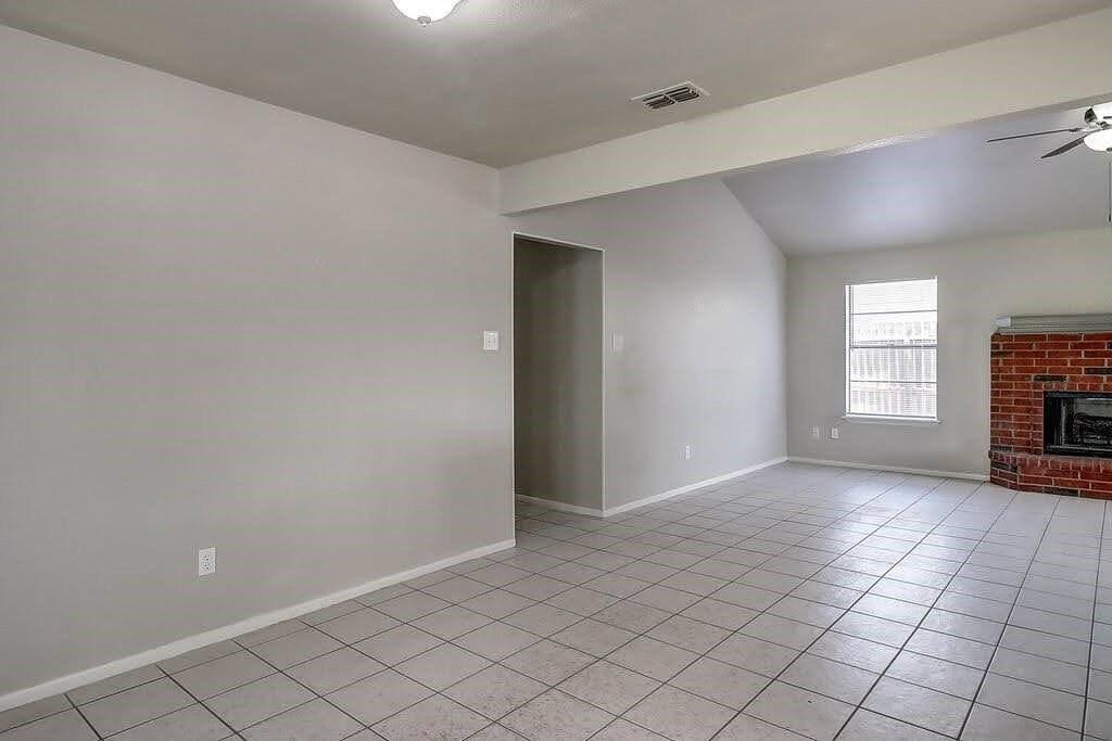 929 Saint Timothy St - Photo 4 of 35