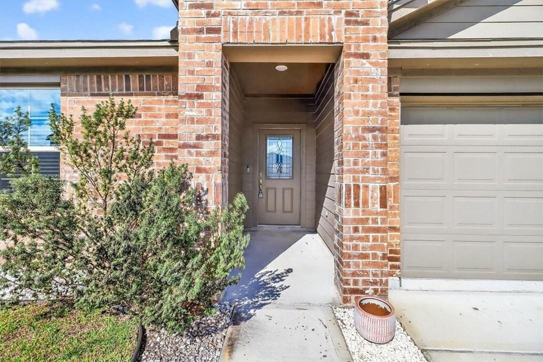 7230 Tristan Dr - Photo 2 of 37