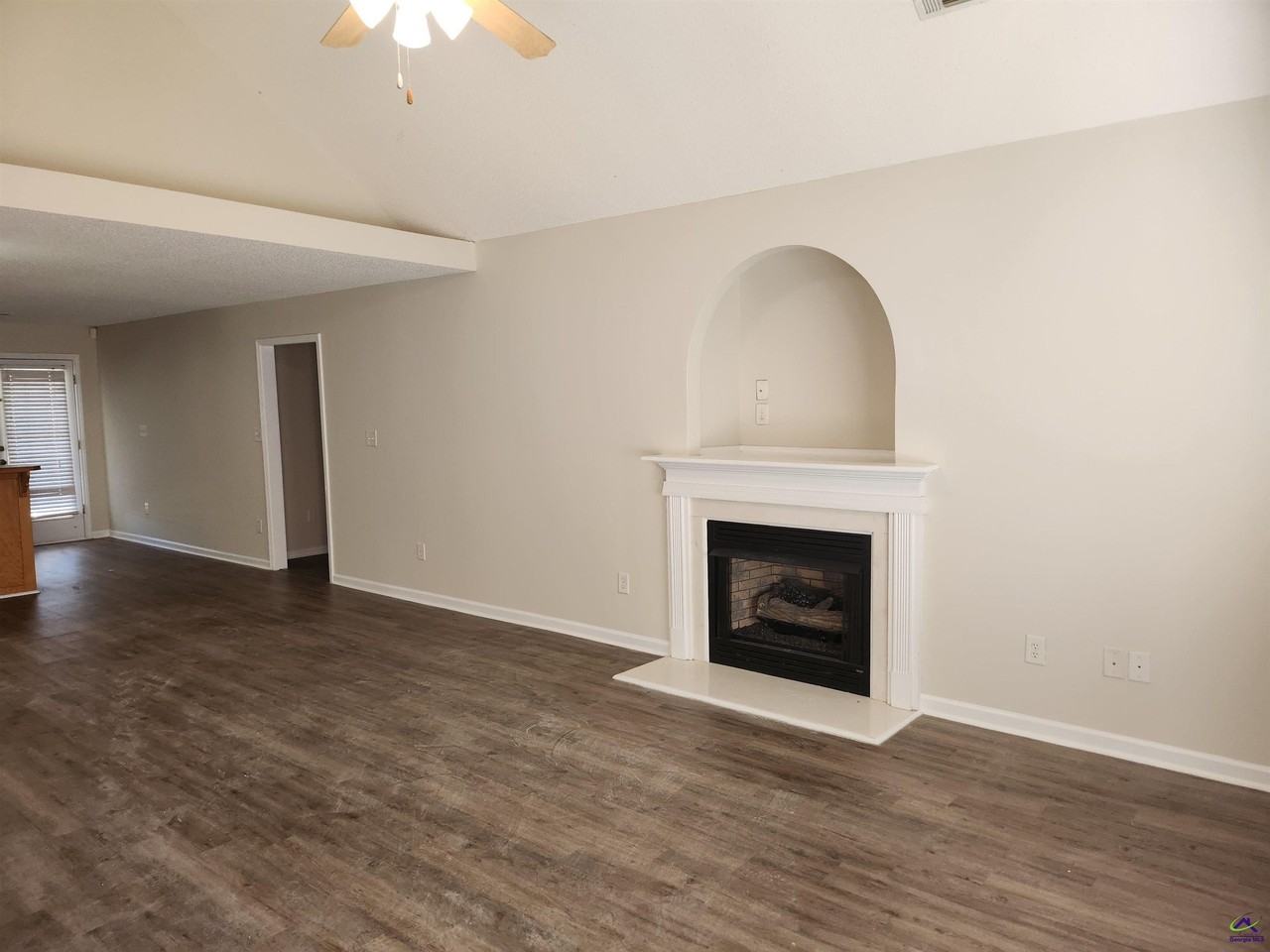 105 Monticello Dr - Photo 2 of 14