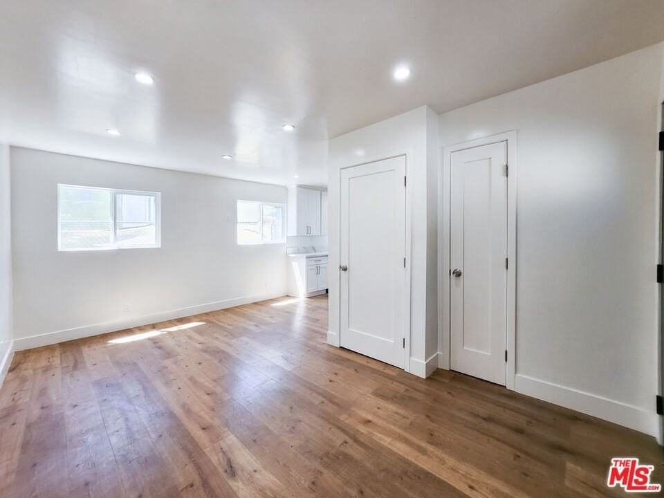 2917 N Coolidge Ave Unit 3 - Photo 2 of 16