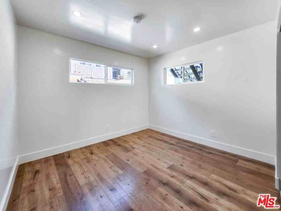 2917 N Coolidge Ave Unit 3 - Photo 5 of 16