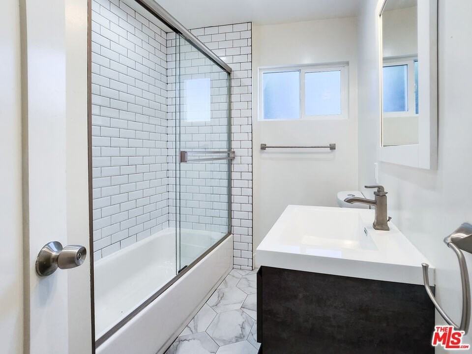 2917 N Coolidge Ave Unit 3 - Photo 7 of 16