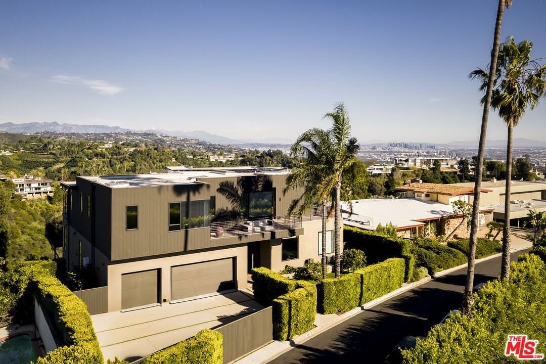 1030 Somera Rd - Photo 4 of 50