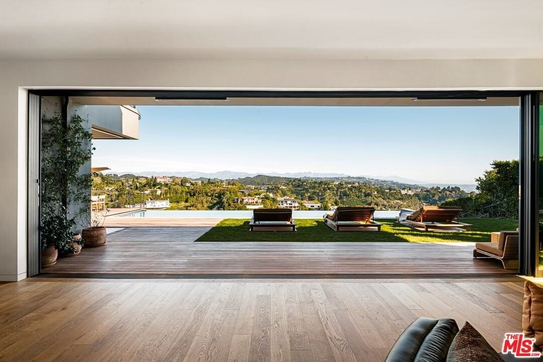 1030 Somera Rd - Photo 7 of 50