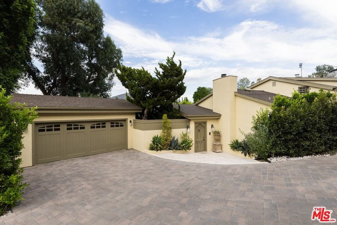 3425 Ione Dr - Photo 2 of 48