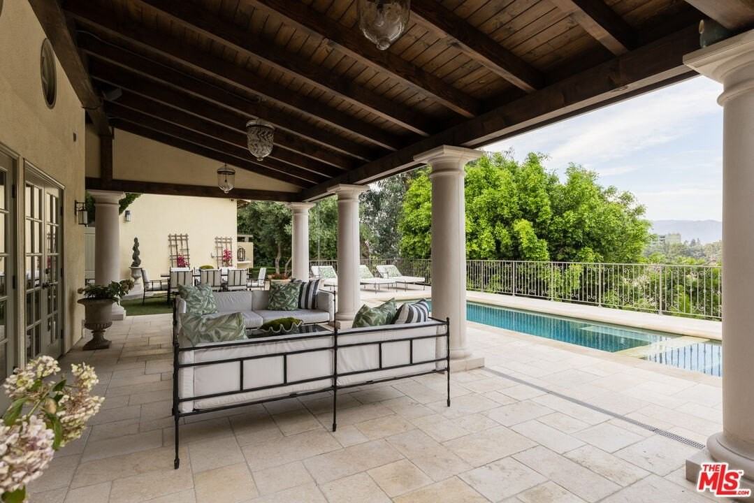 3425 Ione Dr - Photo 6 of 48