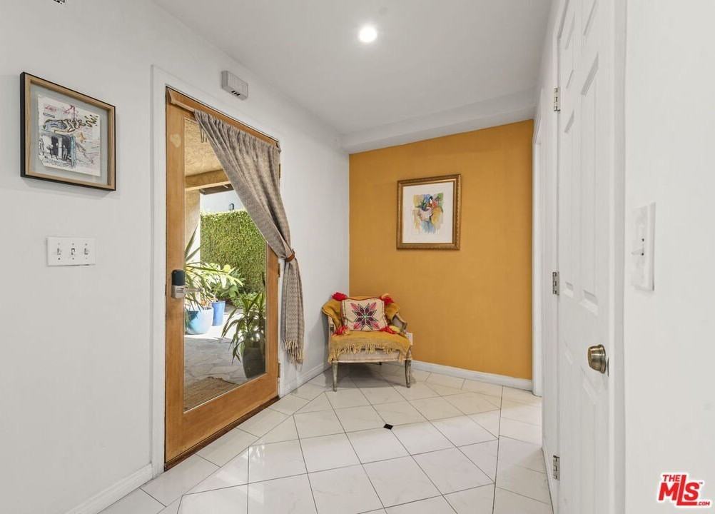 1508 Harvard St Unit B - Photo 7 of 49