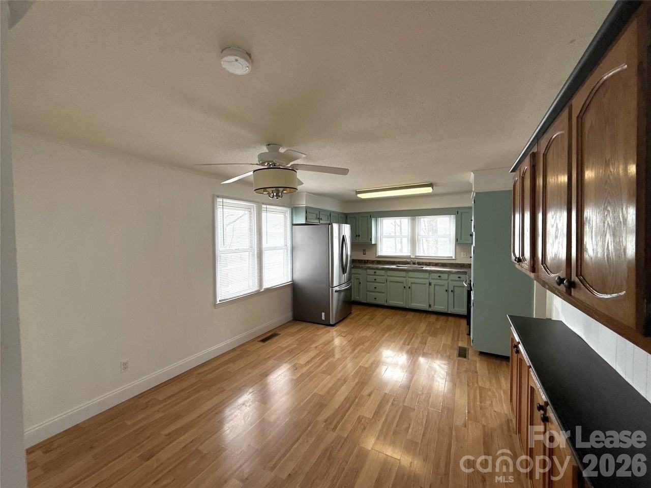 3628 Brooks Ln - Photo 4 of 25