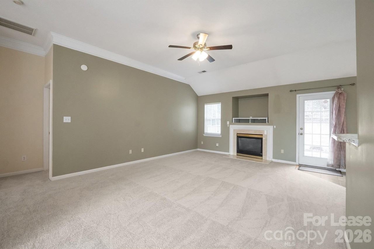 12013 Evergreen Hollow Dr - Photo 4 of 34