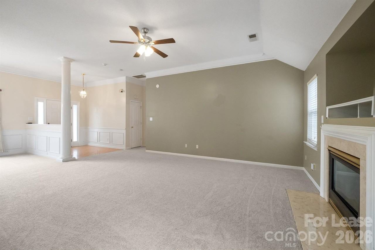 12013 Evergreen Hollow Dr - Photo 5 of 34