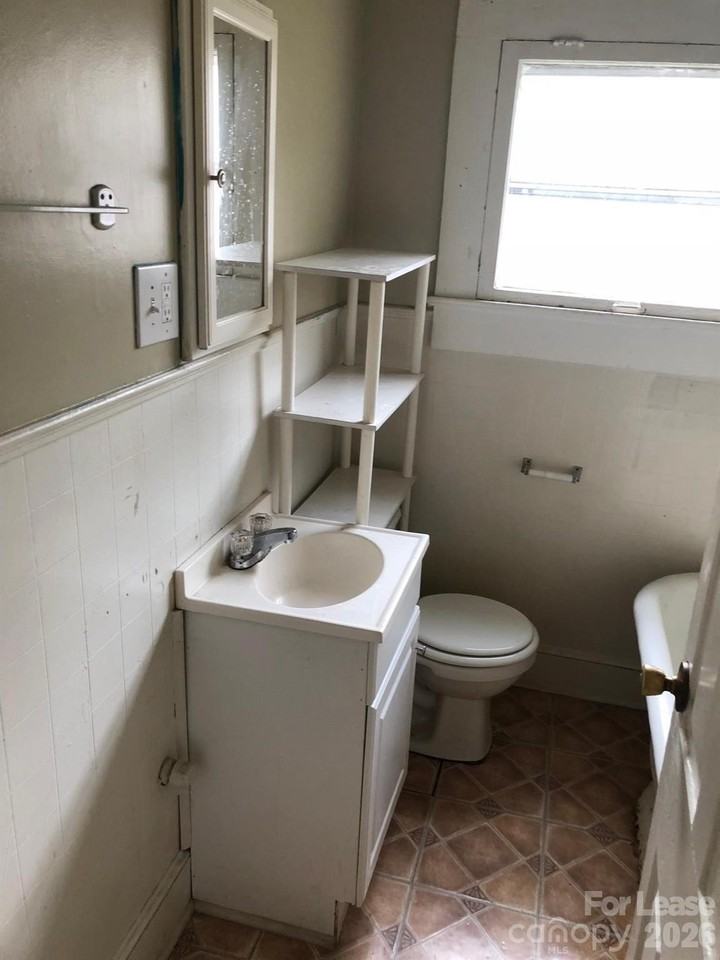 656 E Sharpe St - Photo 2 of 7