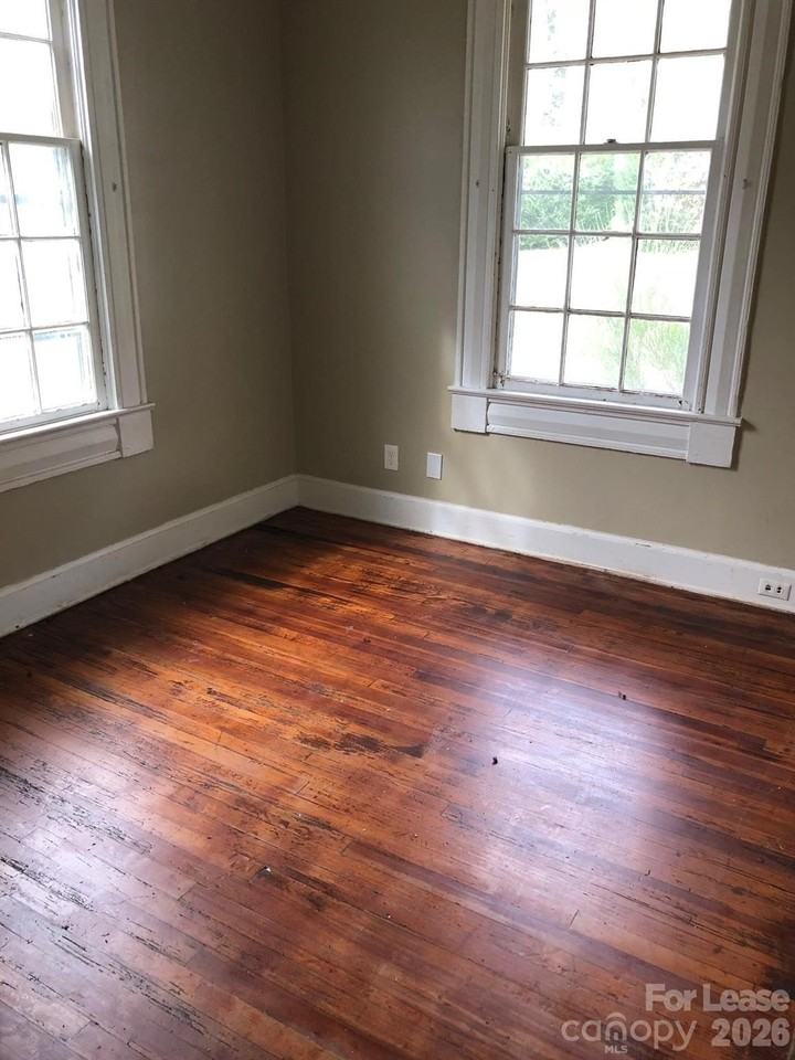 656 E Sharpe St - Photo 3 of 7