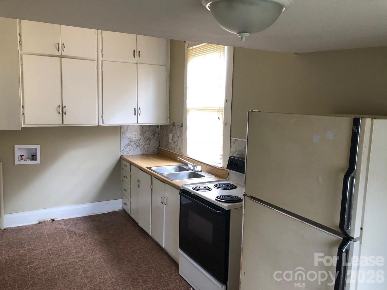 656 E Sharpe St - Photo 5 of 7