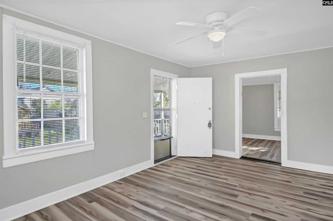 203 Augusta St - Photo 5 of 33