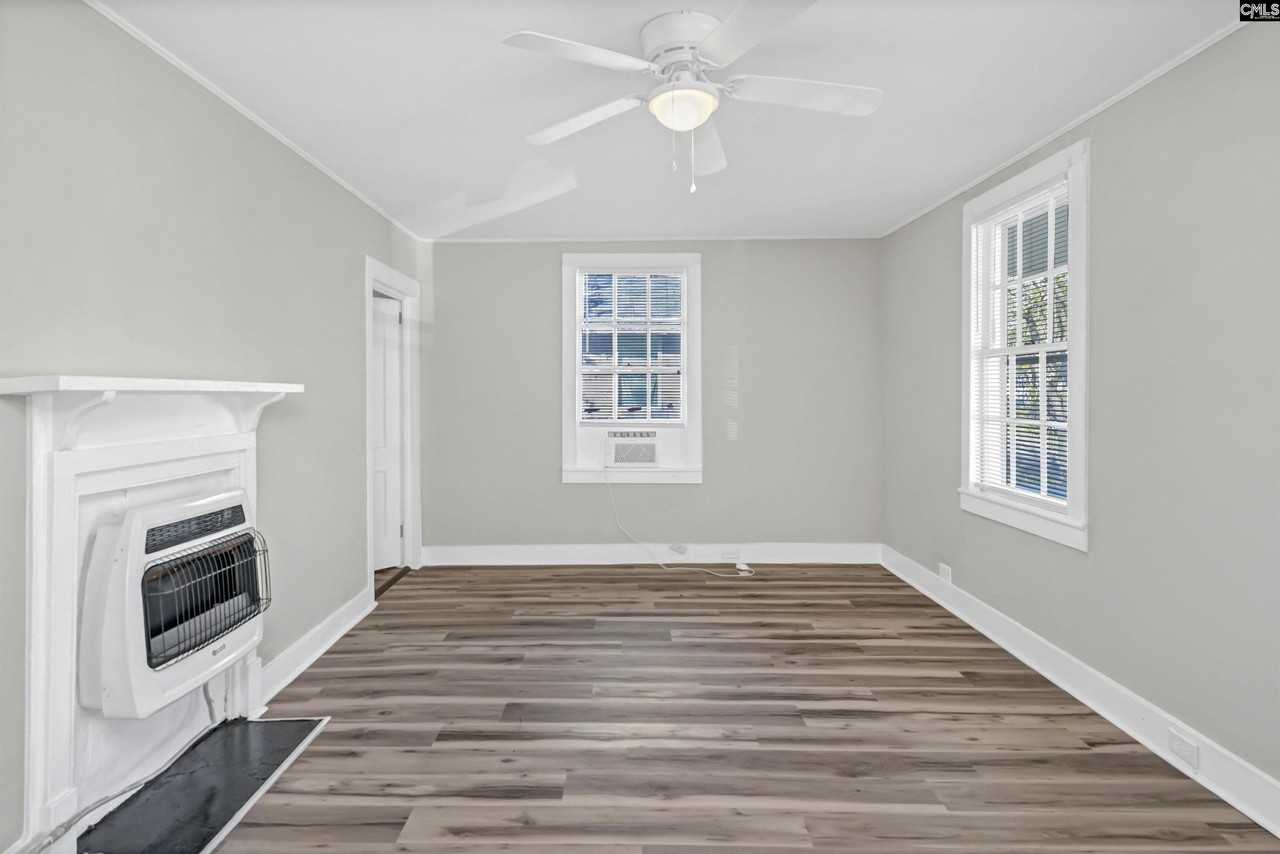 203 Augusta St - Photo 6 of 33