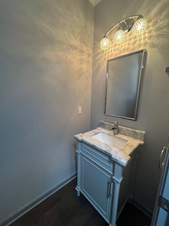 242 Medford Dr - Photo 3 of 19