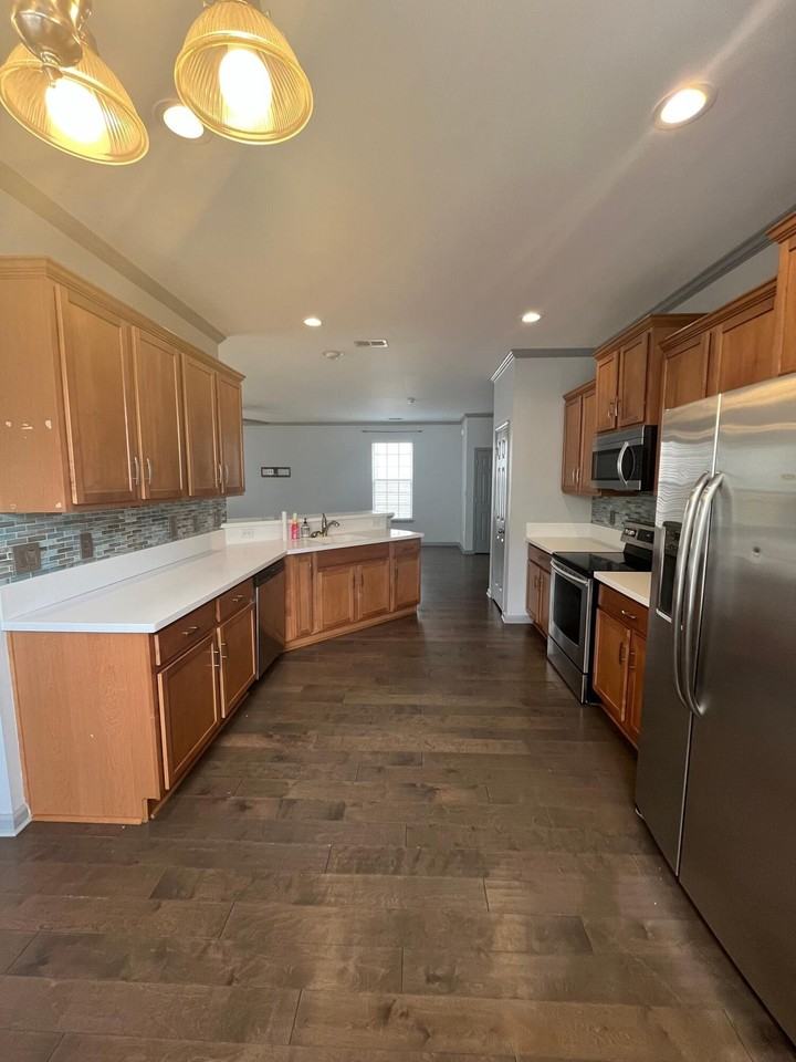 242 Medford Dr - Photo 6 of 19